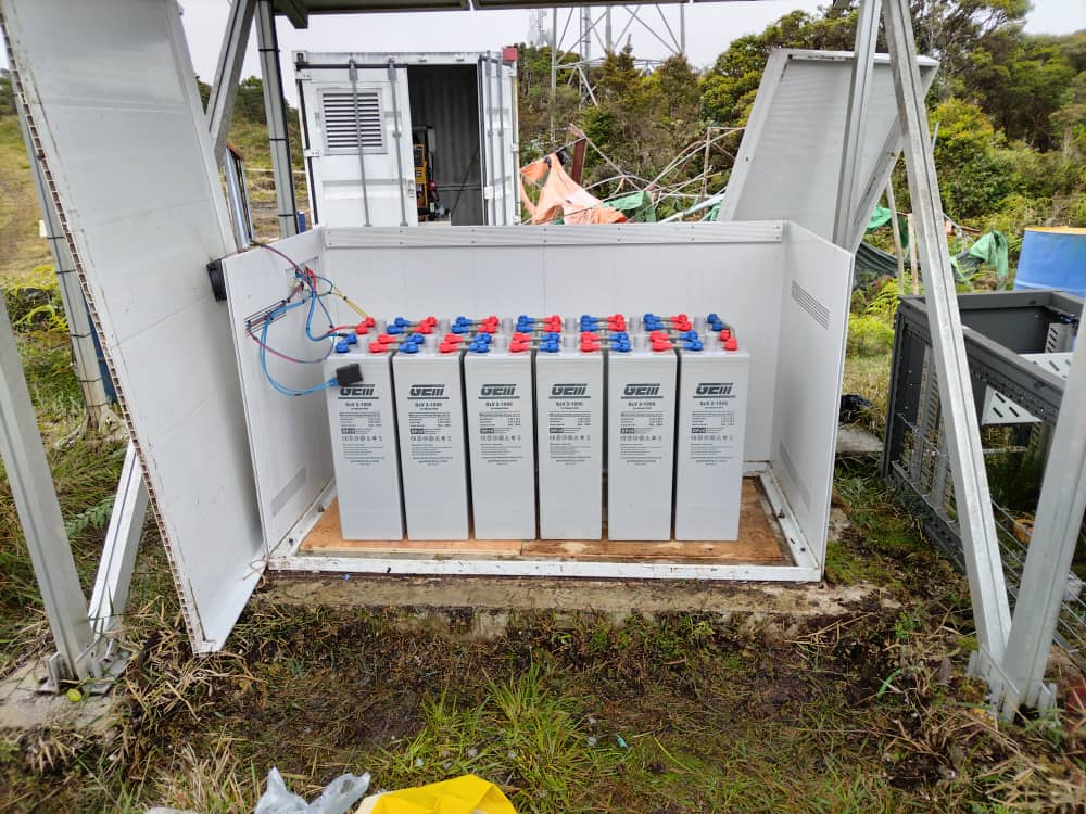 Outdoor battery cabinet