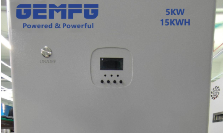 Batteria LiFePO4 da 48 V e 314 Ah e inverter fuori rete da 5 kW